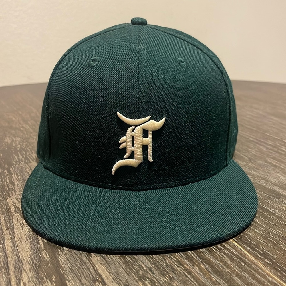 *Rare Color* Fear of God Essentials New Era 59Fifty Fitted Hat Size 7 3/4 Green